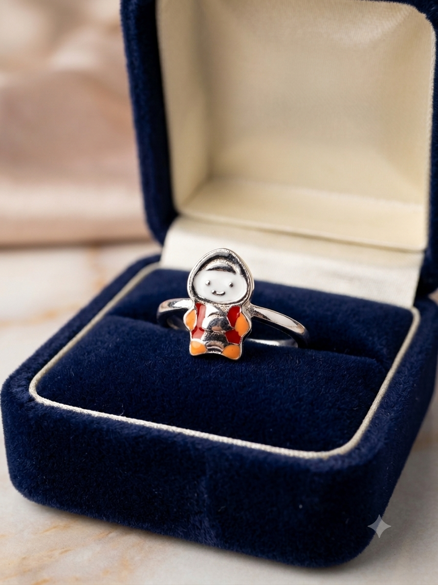 Silveria boy standing ring